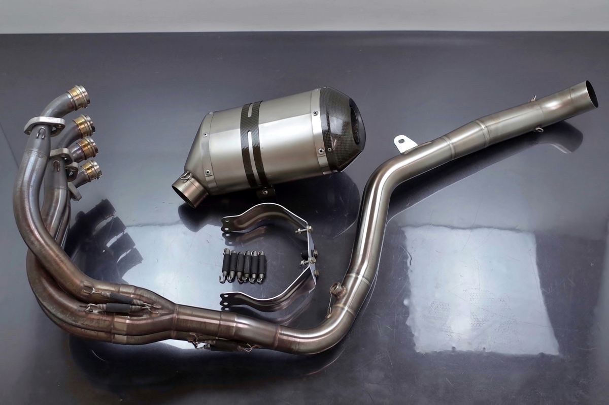 AKRAPOVIC アクラポビッチ レーシングラインの中古品 AKRAPOVIC