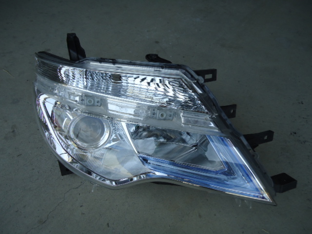 日産 C26セレナ 右側ヘットライト ヘッドライト C26 セレナ 純正 日産 KOITO 後期 LED 右側 0 HID FC26