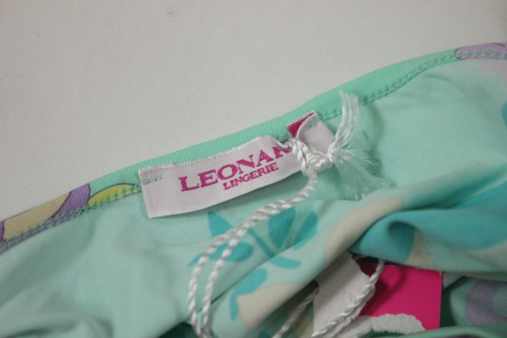 DLB656■100円スタート！5000円以上送料無料！ネコポス350円対応！レオナールLEONARD 半袖Vネックカットソー 総柄 Tシャツ サイズ42