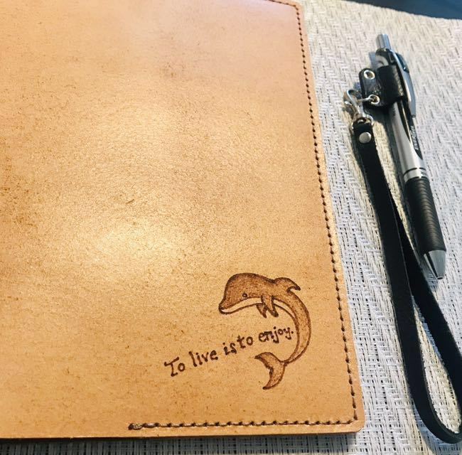 世界で一冊のノートブックカバー 楽しむイルカさん