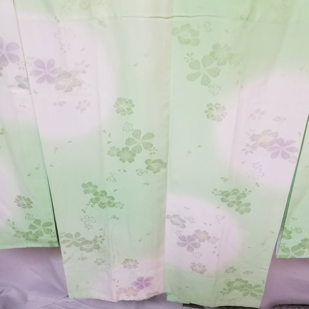 桐輪1749｛正絹*振袖用*長襦袢｝☆身*単衣-袖*無双☆若緑色地☆牡丹*桜地紋☆丈132*裄63