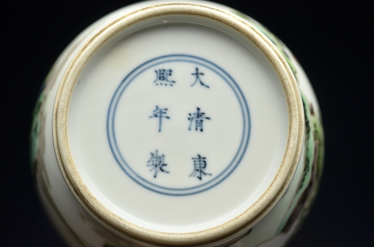 初荷売切】大清康熙年製(款 清代五彩人物紋瓶・桐箱付属 高26.2cm