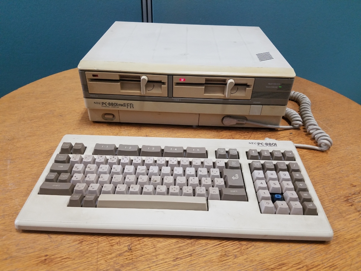 NEC PC-8801mkIISR 本体 レトロPC ジャンク 通電起動確認済み