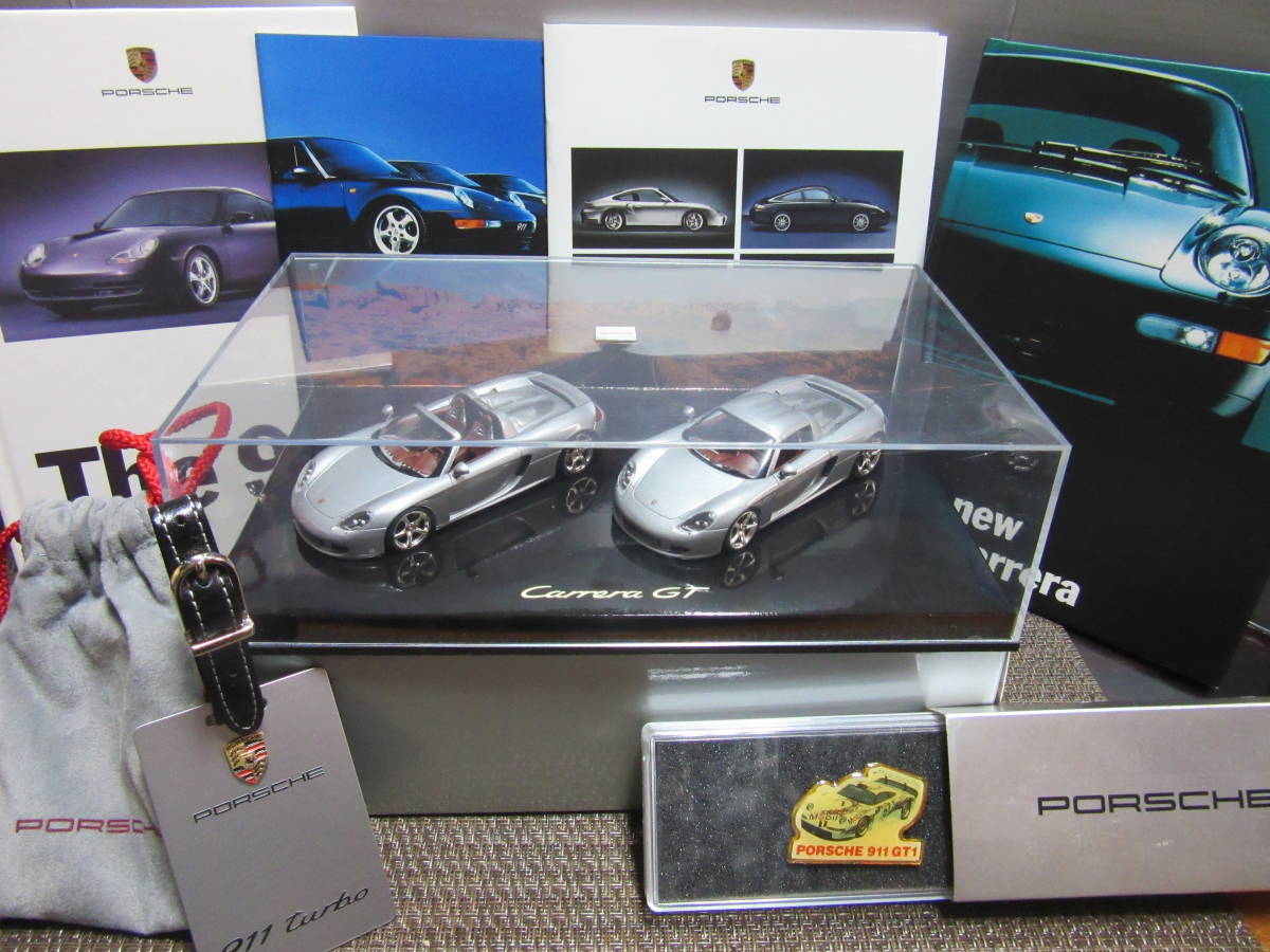 日本新品 【美品】ミニカー　『１/43　ポルシェ　カレラGT　2台セット』＆　『PORSCHE　グッズ』＆　『ポルシェ　カタログ多数』まとめて