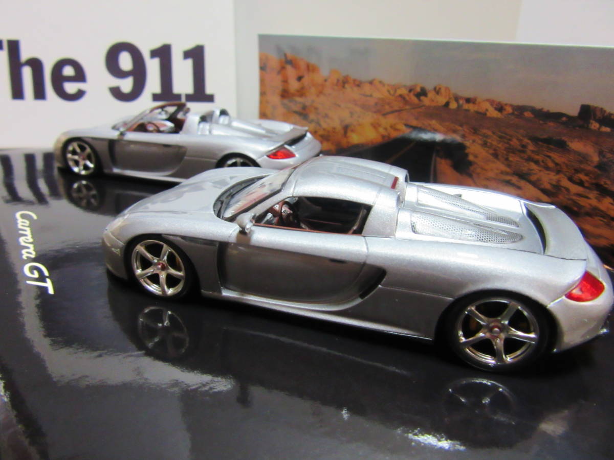 日本新品 【美品】ミニカー　『１/43　ポルシェ　カレラGT　2台セット』＆　『PORSCHE　グッズ』＆　『ポルシェ　カタログ多数』まとめて
