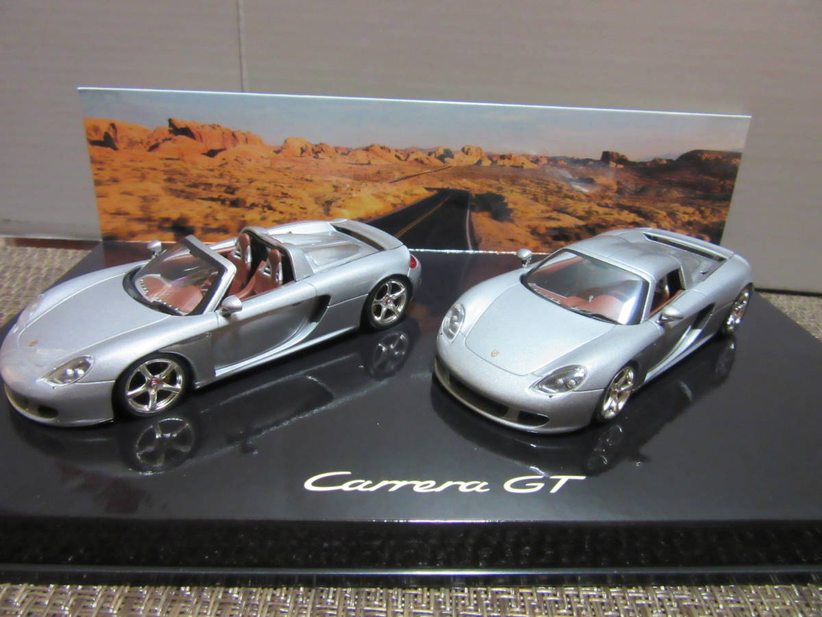 日本新品 【美品】ミニカー　『１/43　ポルシェ　カレラGT　2台セット』＆　『PORSCHE　グッズ』＆　『ポルシェ　カタログ多数』まとめて