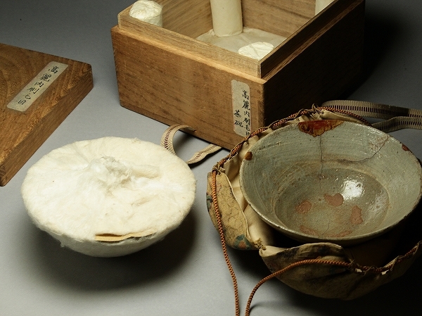 【SALE，人気】 大振 濃茶に 時代 高麗内刷毛目茶碗 高麗茶碗 三嶋 名残の茶事に(李朝)｜売買されたオークション情報、yahooの商品情報をアーカイブ公開 - オークファン 李朝