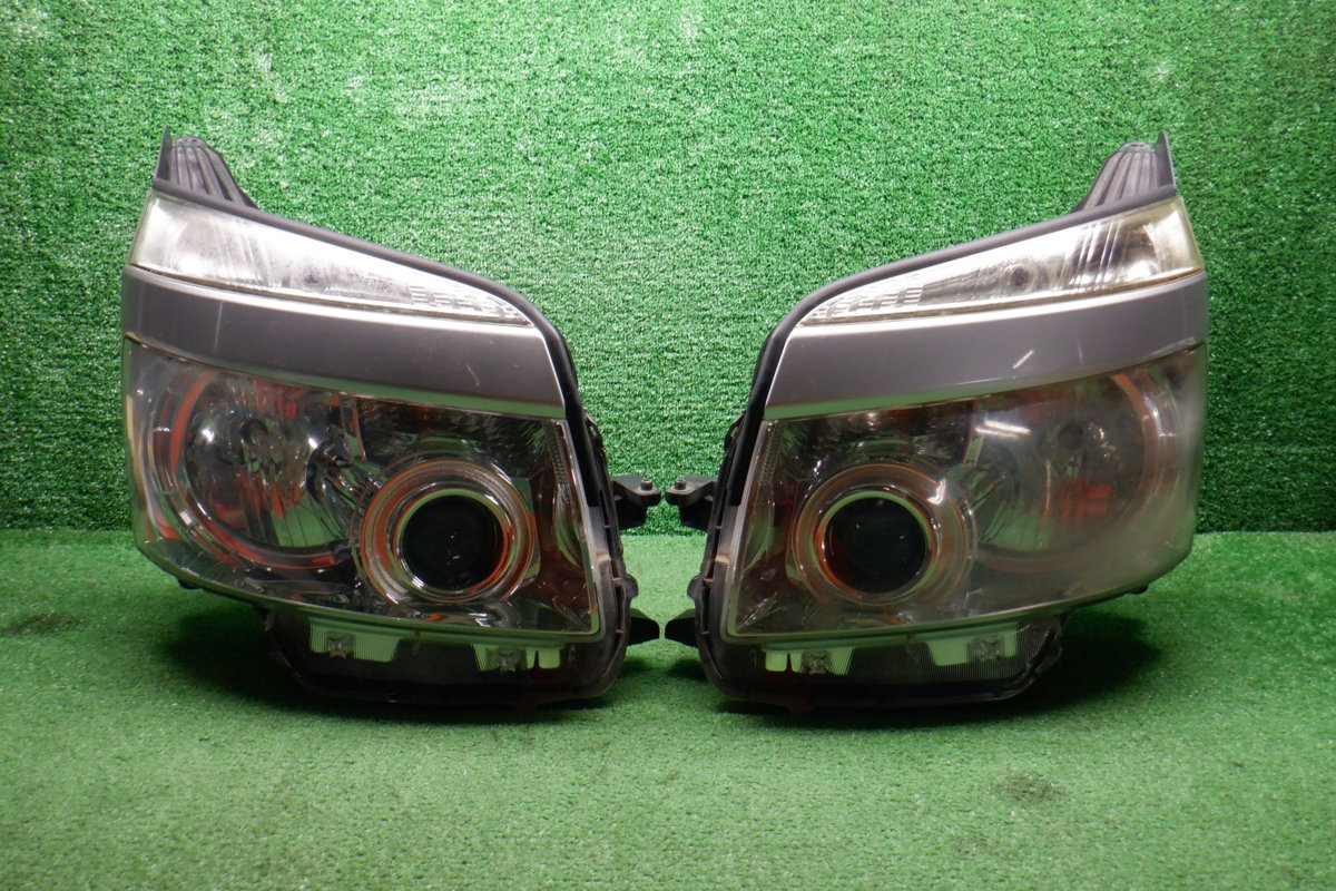 ヘッドライト voxy ヴォクシー DBA-ZRR70W ノア 点灯OK☆ 前期 