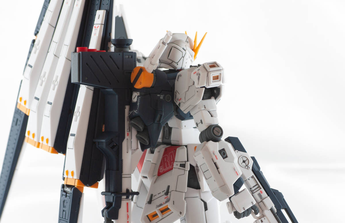 モ*モ様 完成品　RG 1/144 νガンダム (逆襲のシャア) ニューガンダム RG 1/144 νガンダム ニューガンダム プラモデル 機動戦士ガンダム 逆襲