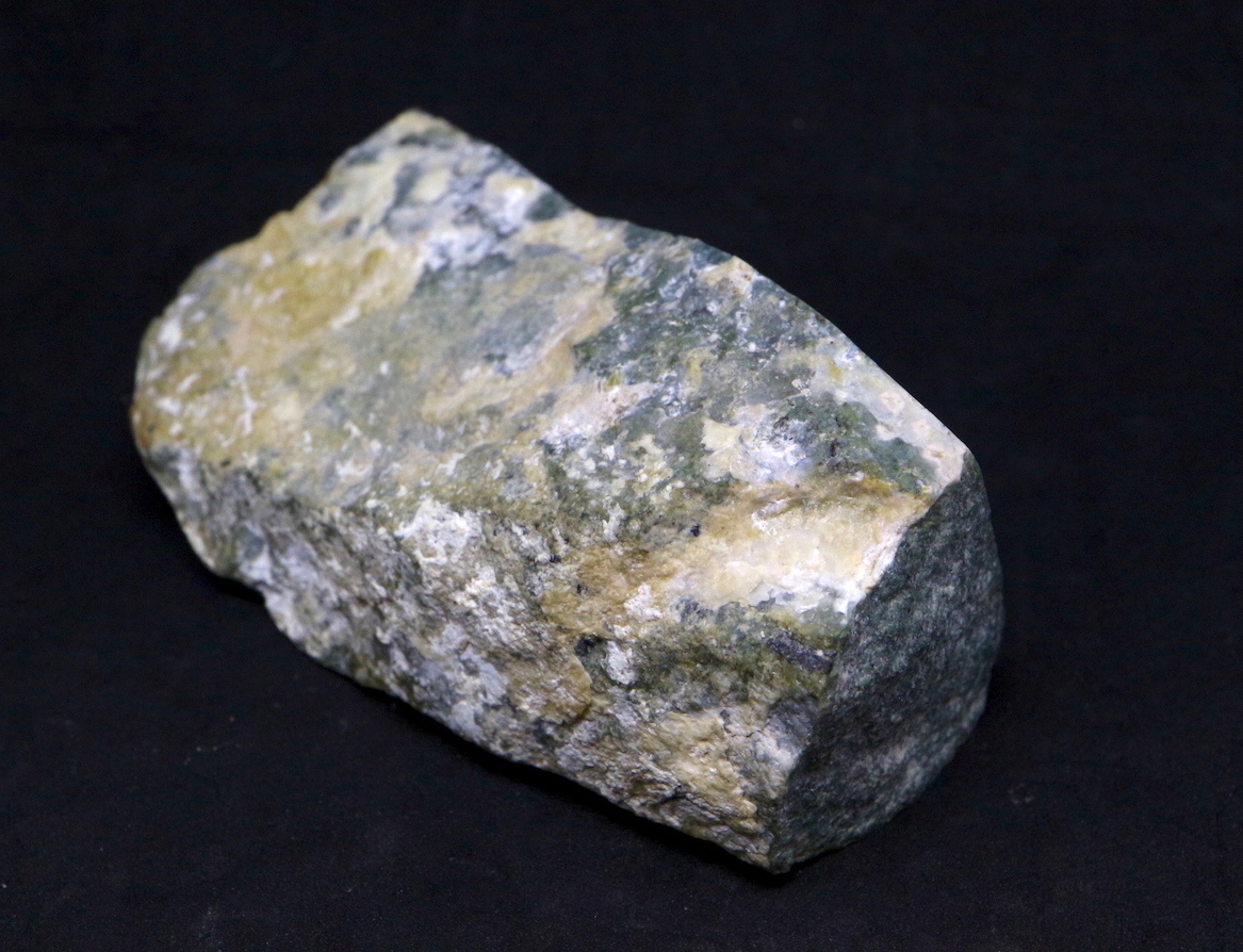 硬玉 翡翠 ジェダイト カリフォルニア産 原石 1225g JDT013 希少