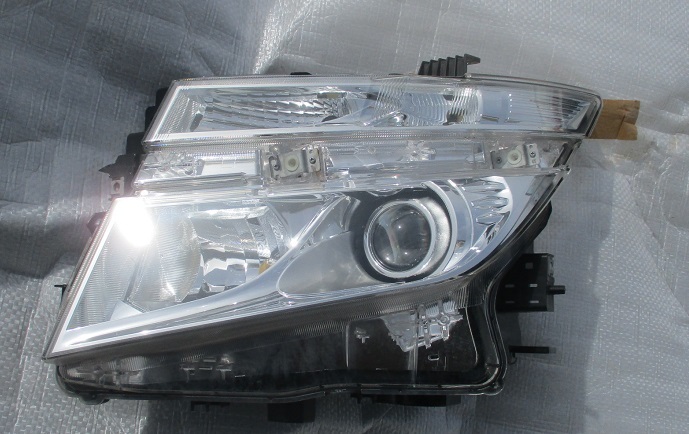 エルグランドE52左ヘッドライトTE52ヘッドランプTNE52ライトPE52助手席