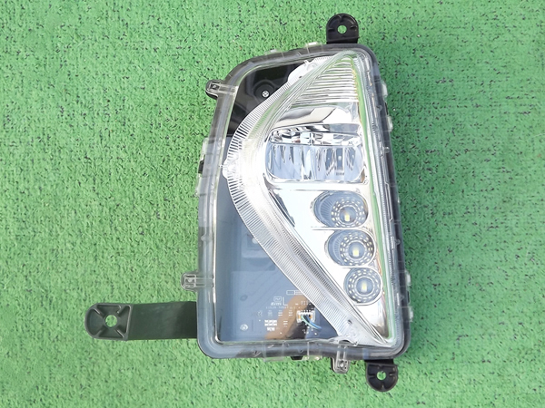 ●微傷，ツメOK，送料安，LED，前期★プリウスZVW50/ZVW51/ZVW55左フォグランプ★純正，フォグライト，フロントバンパー，KOITO 47-83★Re:P