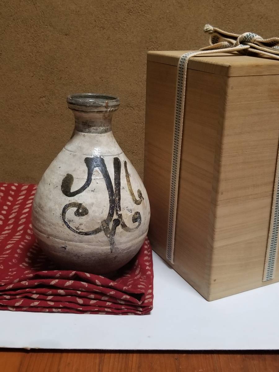 古い鶏龍山徳利(付属品 二重箱) 古い鶏龍山徳利(付属品 二重箱)