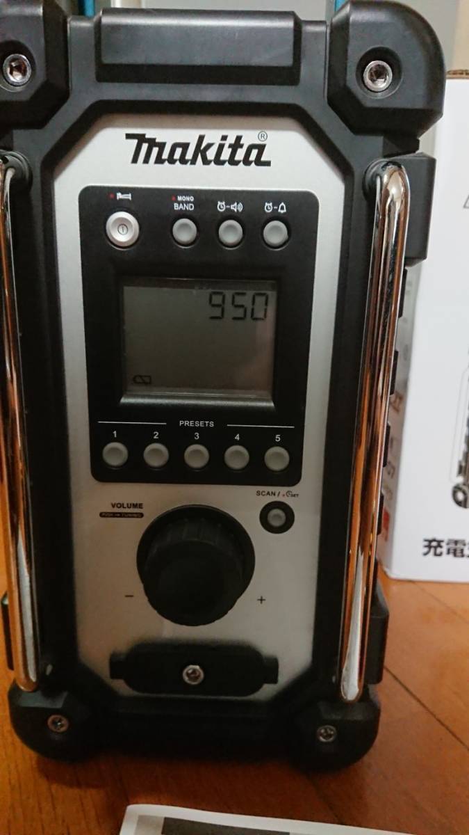 充電式ラジオ マキタ MR107 : バッテリ マキタ(Makita) - Yahoo!オークション 00005043 バッテリー式ラジオ 7.2-18v MAKITA Makita MR107の通販 充電式ラジオ(本体のみ・バッテリ&frasl;充電器別売 屋内作業