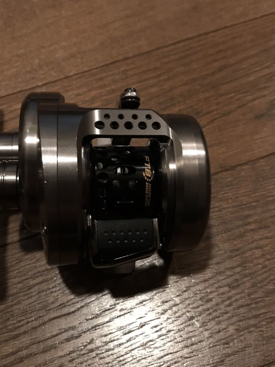 HG BFS カルカッタコンクエスト | シマノ - シマノ(SHIMANO) 17カルカッタコンクエスト ベイトリール 左ハンドル 0 カルカッタ 1 レフト L HG中々良かったですよ！まずは、開封してみた感じを