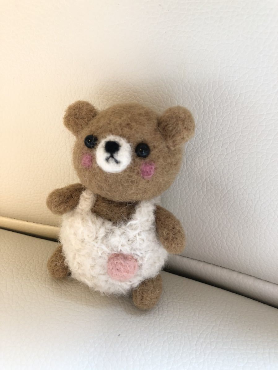 くまちゃん　羊毛　ふわふわ洋服　羊毛フェルト　ハンドメイド_2