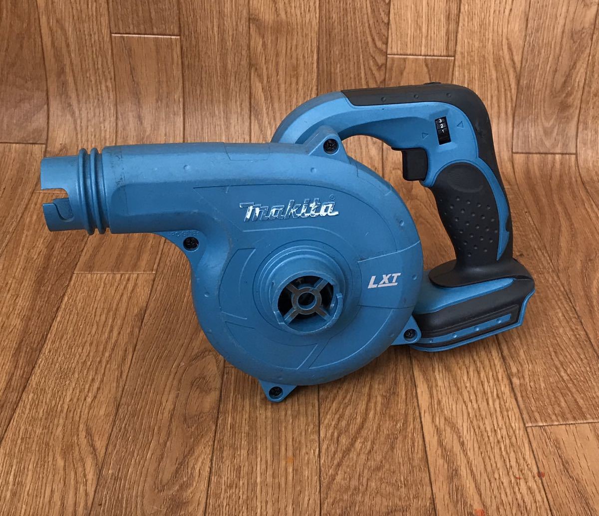 定番人気，品質保証 マキタ 14.4V 充電式ブロア UB142D 動作未確認み 本体のみ/現行品(本体)｜売買されたオークション情報、yahooの商品情報をアーカイブ公開 - オークファン インパクトドライバ
