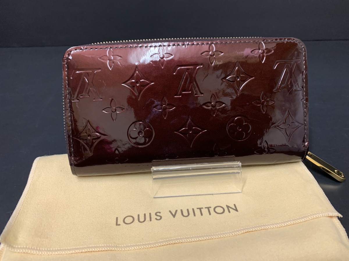 VUITTON ルイヴィトン ヴェルニ アマラント ジッピー LOUIS 〇〇LOUIS 