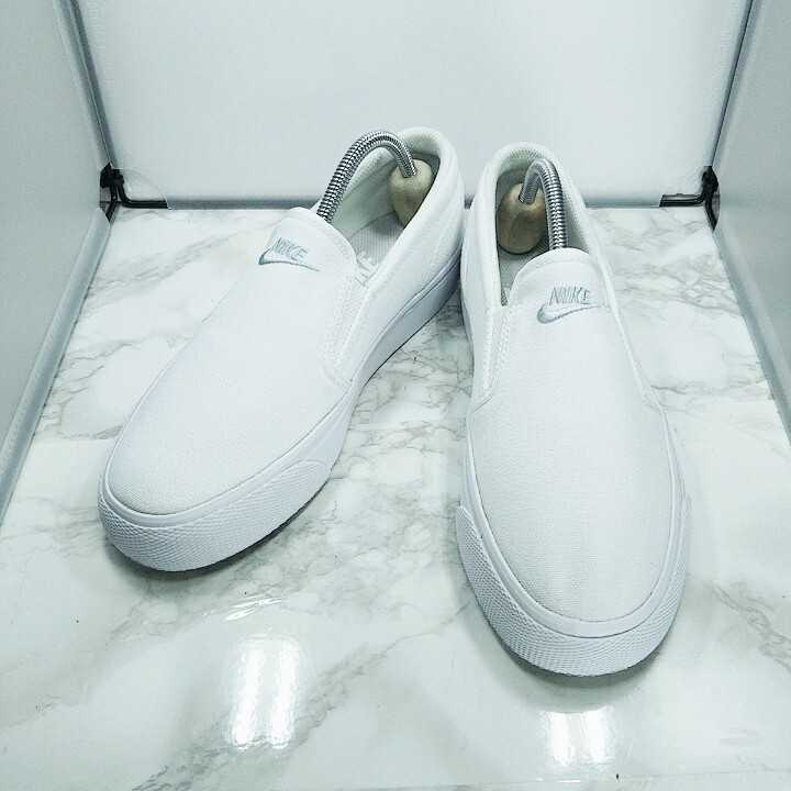 ナイキ Nike レディースシューズ スニーカー スリッポン 白 ホワイト Us7 Uk4 5 Eur38 24cm 24 0cm 売買されたオークション情報 Yahooの商品情報をアーカイブ公開 オークファン Aucfan Com