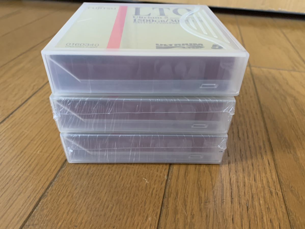 未使用品 FUJITSU LTO Ultium 5 DATA CARTRIDGE 1500GB/3000GB NATIVE