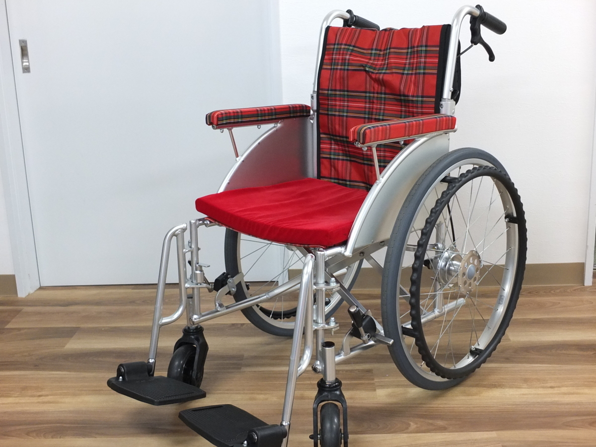 美品☆Nissin ニッシン 日進医療器 車いす 車椅子 自走式 折りたたみ