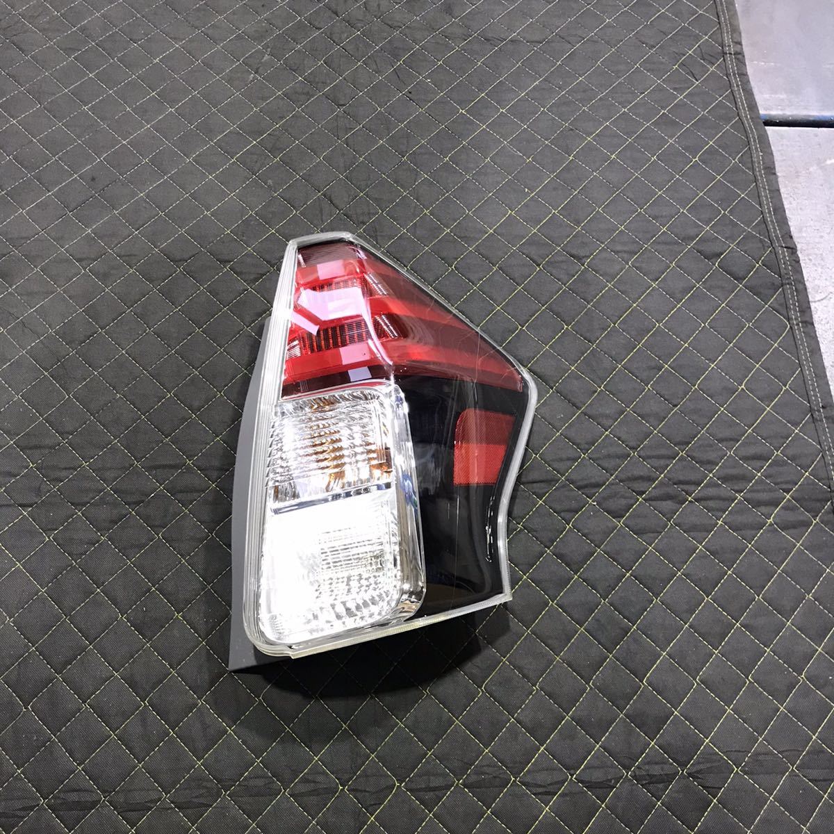 プリウスα ZVW40W 後期 ZVW41W G's 純正 ZVW41 右 フロント G's⁄GR