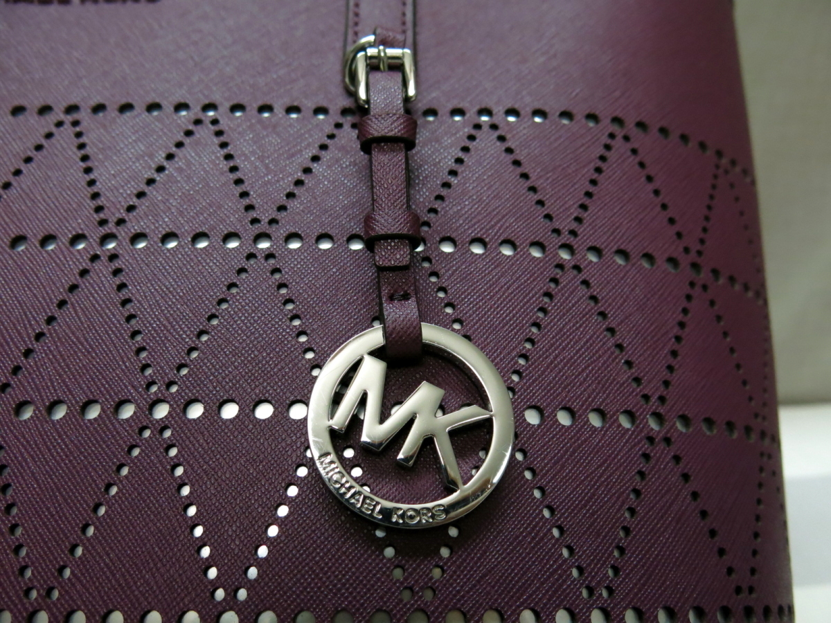 ○未使用○Michael Kors マイケルコース○パンチング レザー本革 