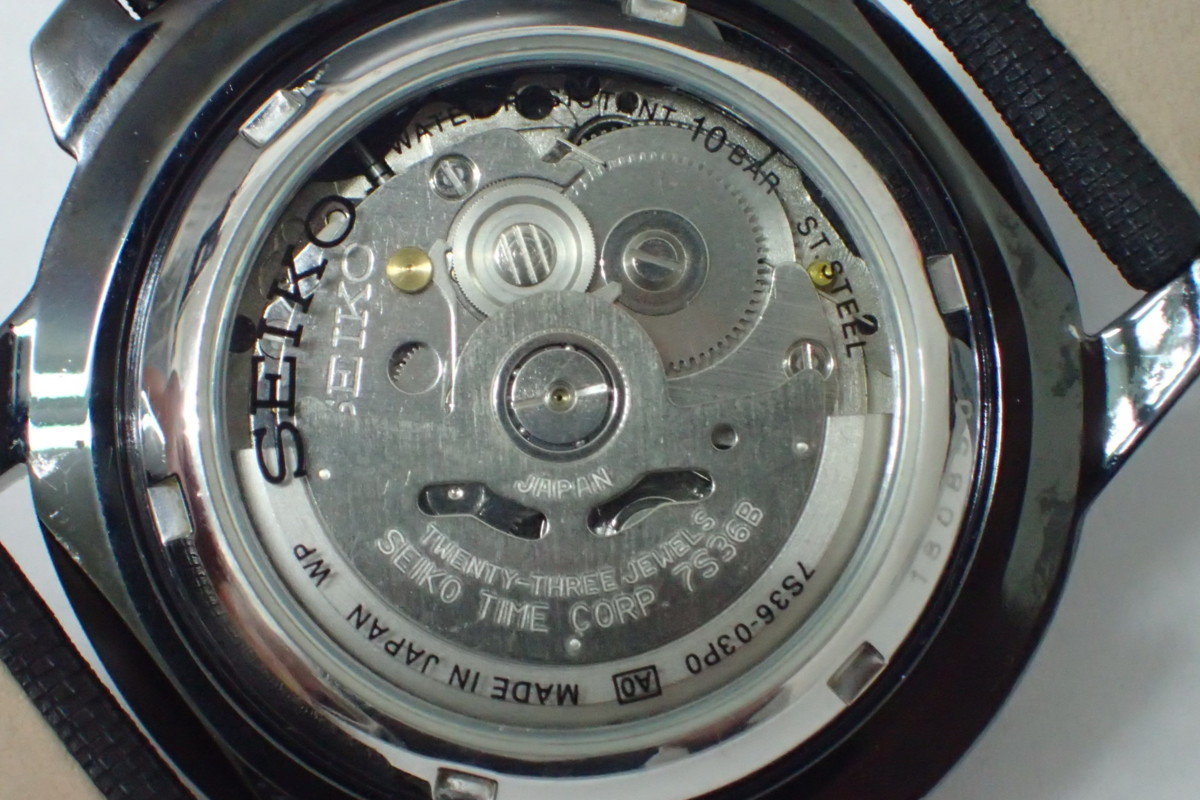 0 SPORTS SEIKO 100M防水 SPORTS⁄セイコー5 自動巻（手巻つき）セイコー5