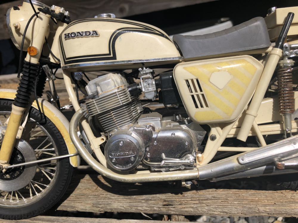 タミヤ CB750 1⁄6 プラモデル 白バイ FOUR ハーレーダビットソン Honda
