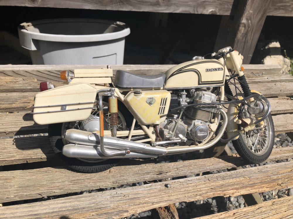 タミヤ CB750 1⁄6 プラモデル 白バイ FOUR ハーレーダビットソン Honda