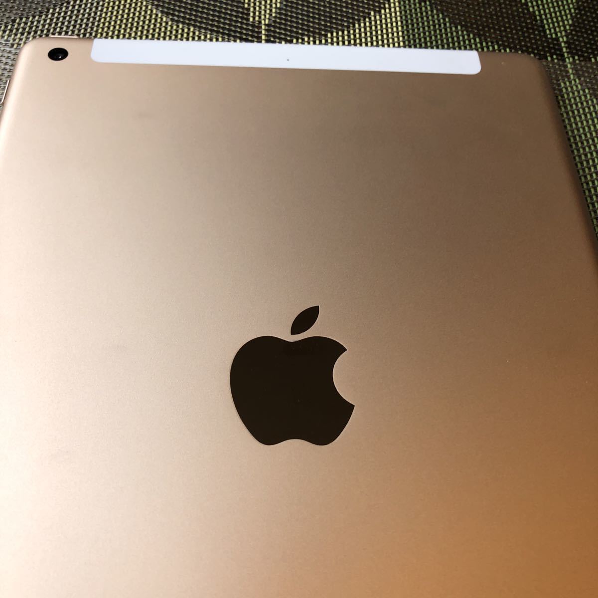 Apple iPad 第五世代 ゴールド 画面ひび割れあり Apple iPad 第5世代