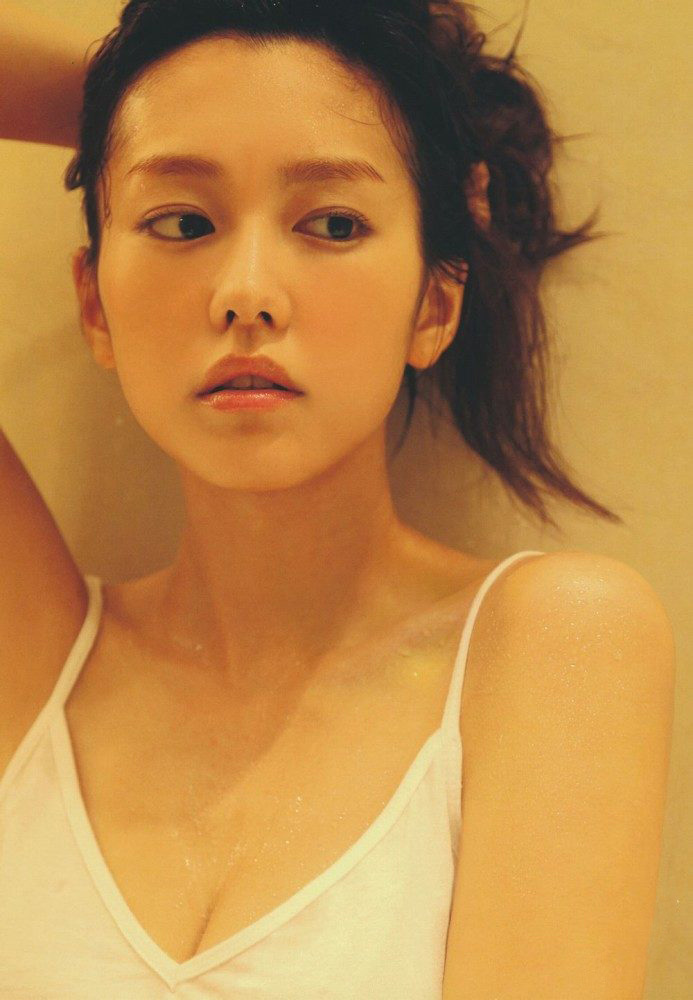 桐谷美玲31枚 ハロプロ写真集 楽しみ付 まとめ売り可 セクシー写真 写真 売買されたオークション情報 Yahooの商品情報をアーカイブ公開 オークファン Aucfan Com