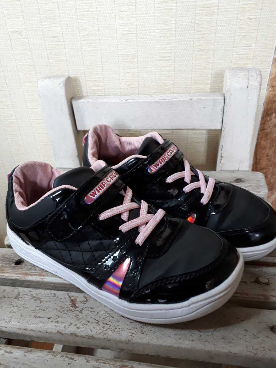 スニーカー 23cm 女の子 黒 ピンク 室内使用 運動靴 上靴 23cm 売買されたオークション情報 Yahooの商品情報をアーカイブ公開 オークファン Aucfan Com