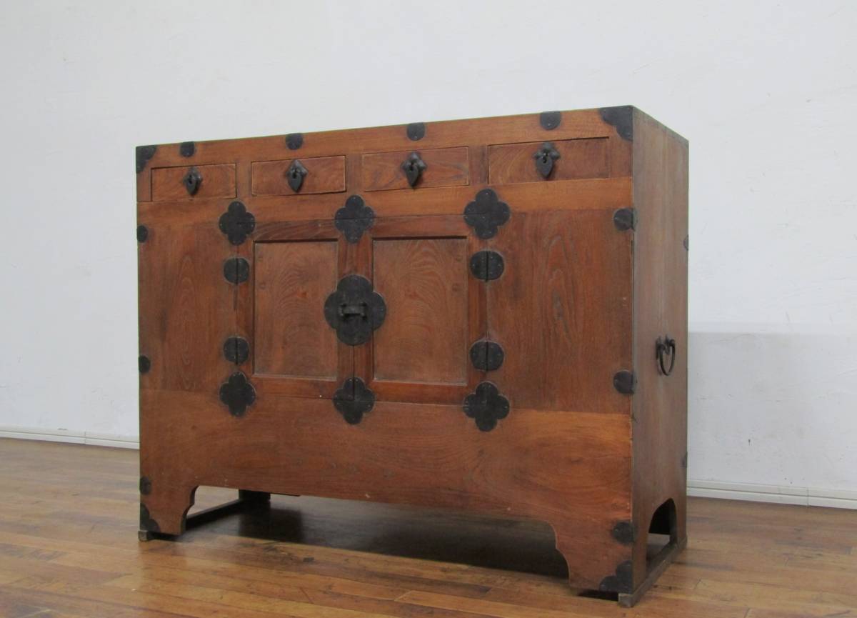 李朝 半閉櫃（バンダジ）（1392–1897 CE） | 入蘆花（ロカニイル