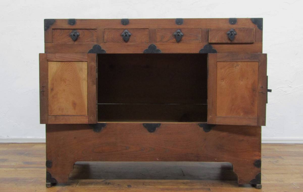 李朝 半閉櫃（バンダジ）（1392–1897 CE） | 入蘆花（ロカニイル