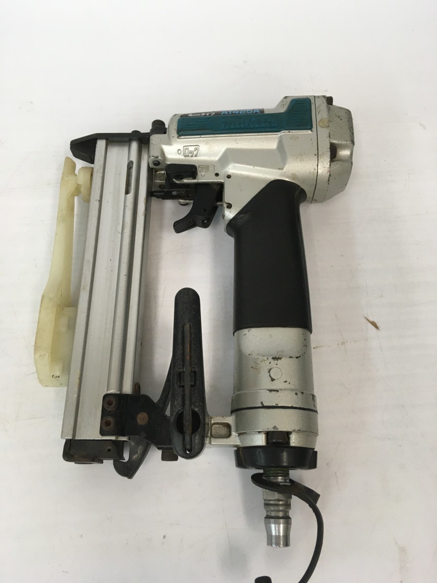 【動作確認済】マキタ AT425A 4mm常圧エアタッカ ケース付 エア漏れなし マキタ エアタッカ AT425A 4mm 中古 動作確認済 Makita - 動作確認済
