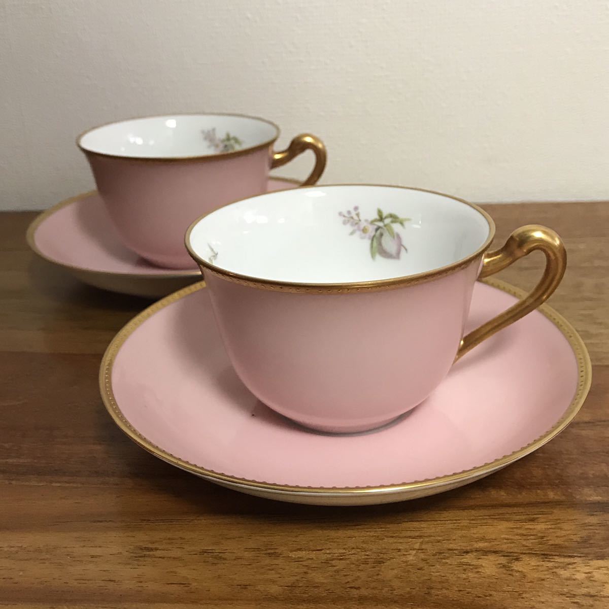 【100%新品，品質保証】 大倉陶園 ヴィンテージ 色蒔き＋果実 カップ&ソーサー ピンク &times;2(大倉陶園)｜売買されたオークション情報、yahooの商品情報をアーカイブ公開 - オークファン 大倉陶園