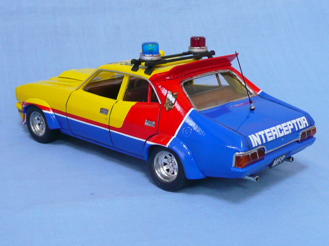新品 マッドマックス 1/24 DDA イエローインターセプター 車 ミニカー
