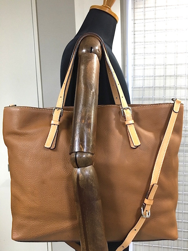 ✨極美品✨ TOD's トッズ ハンドバッグ オレンジ レザー ロゴ レディース 極美品✨トッズ トートバッグ レザー オレンジ - メルカリ 人気 美品 トッズ ジェニュインレザー ロゴプレート バッグ