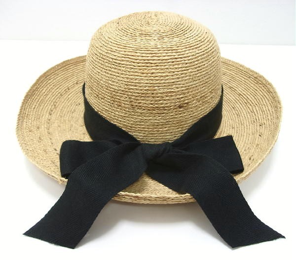ヘレンカミンスキー24年夏ハット、リボン付きの幅広ラフィア