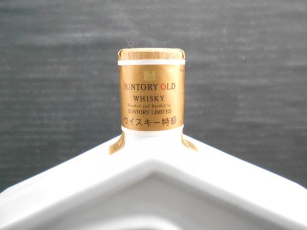 【千葉県内限定】 古酒 SUNTORY OLD WHISKY サントリー オールド ウイスキー 干支 巳歳 み 特級 陶器 国産 700ml 43％ 未開栓 Z29681S-M サントリー ウイスキー SUNTORY オールドウイスキー700ml 未開栓ウイスキー古 79-80年