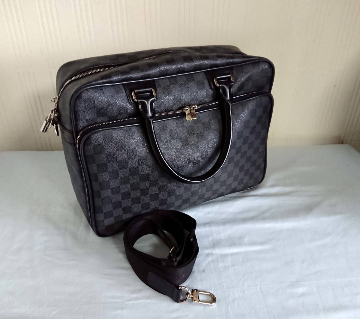 ○LOUIS VUITTON ルイヴィトン ダミエ グラフィット イカール/N23253 