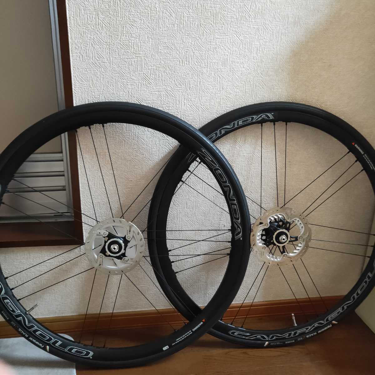 赤字超特価，お買い得 Campagnolo zonda DB c17 Disc ディスクローター タイヤ クイックリリース 付き(27インチ、700C)｜売買されたオークション情報、yahooの商品情報をアーカイブ公開 - オークファン ホイール（完組、手組）