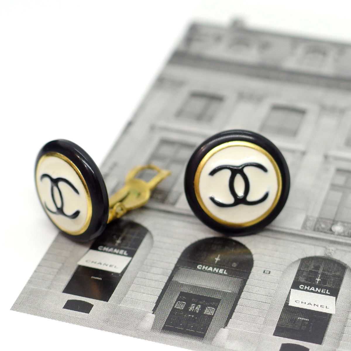 シャネル CHANEL 97’製ブラック&ホワイトココマークイヤリング　【中古】 CHANEL ココマーク シャネル ホワイト CHANELシャネル メルカリ