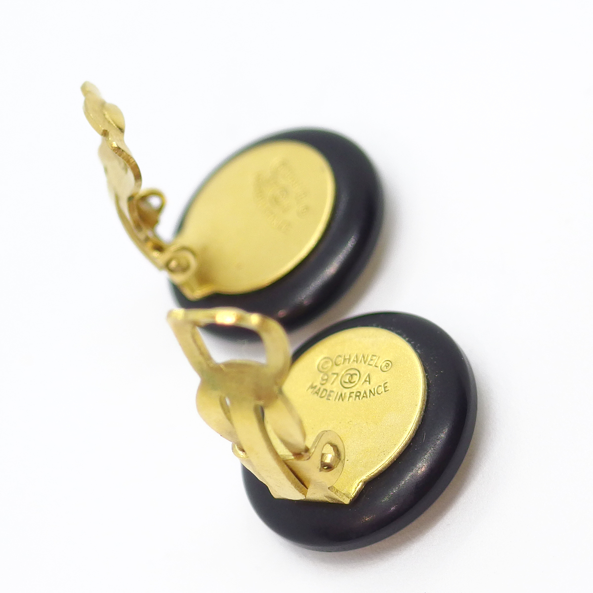 シャネル CHANEL 97’製ブラック&ホワイトココマークイヤリング　【中古】 CHANEL ココマーク シャネル ホワイト CHANELシャネル メルカリ