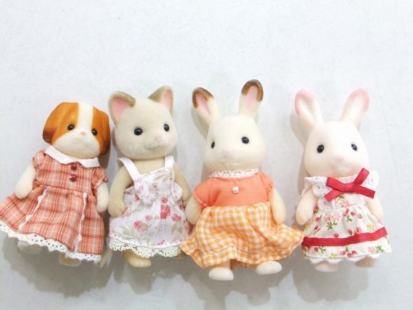 Du131　シルバニア　特典　おねえさん3体+収納ボックス(洋服付き)+ももいろウサギの女の子　まとめてセット