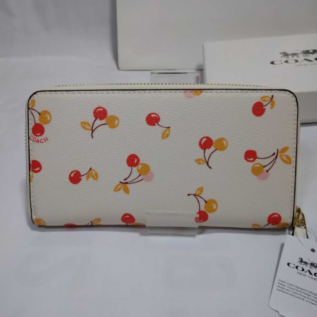 COACH コーチ 長財布 レディース用 ホワイトにチェリー レザー 