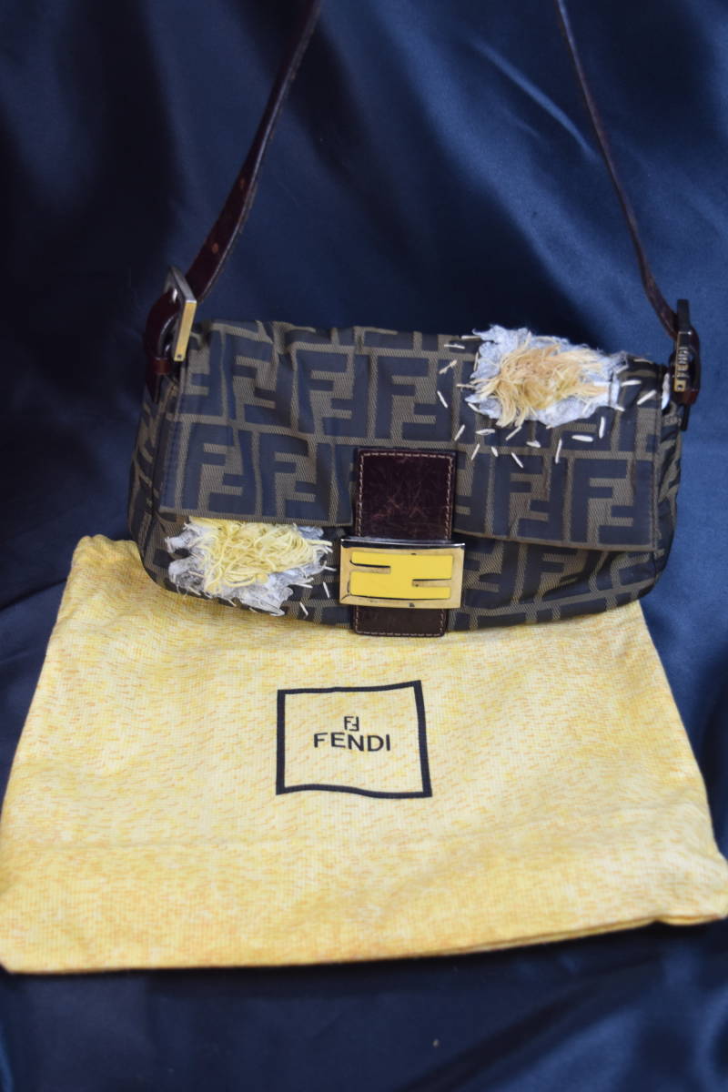 FENDI フェンディ マンマバケット ズッカ柄 刺繍 ハンドバッグ