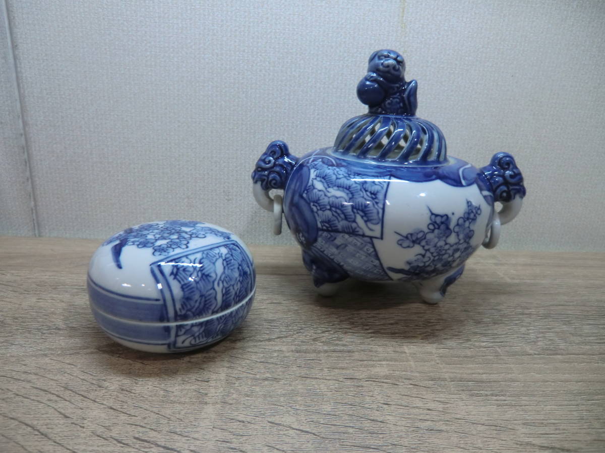 i5◎九谷焼 直作 双耳三足香炉+香合 透かし獅子 茶道具