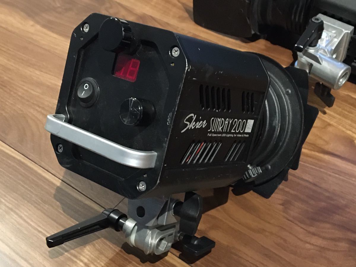 Skier Sunray | プロ機材ドットコム、照射角度を変えられるLEDライトを発売 プロ機材ドットコム、撮影用LED照明2機種「Skier Sunrayキューブ 楔石攝影怪兵器 FOCUS DT200 比價比個夠BigGo 2026年6月| 200的價格推薦- LEDライト Vook(ヴック) 3選 色温度可変になった、モノブロックストロボ型の大光量LED